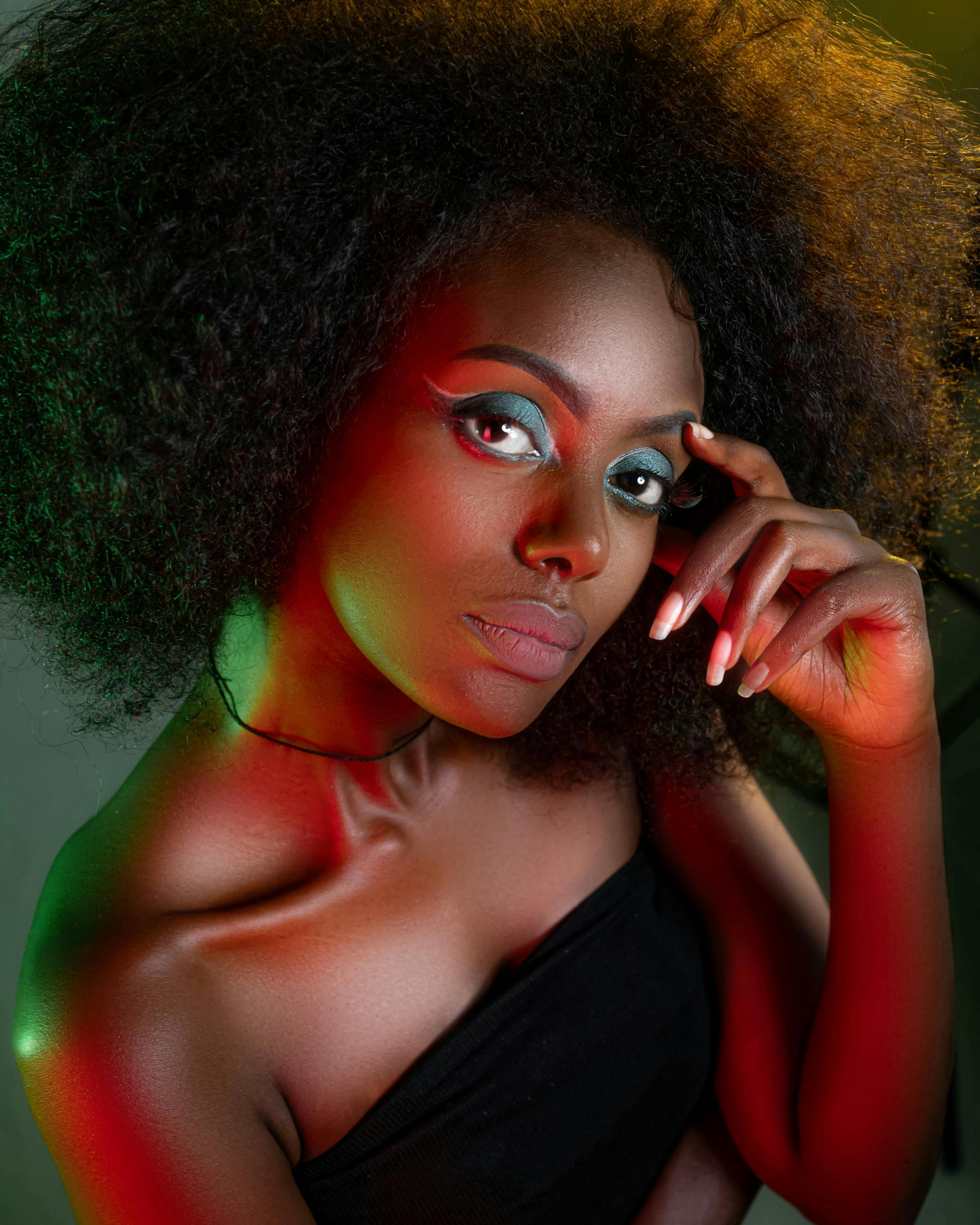 视频入口：悬疑预告海报